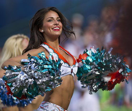 cheerleaders-654359__480